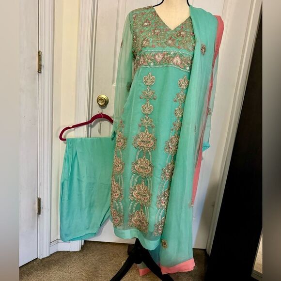 PAKISTANI CUSTOM DESIGNED EMBROIDERED DRESS 3 PIECE - Picture 4 of 9